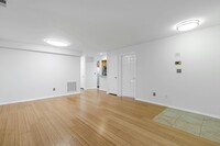 342 Village Ct in Fort Lee, NJ - Building Photo - Building Photo