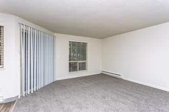 Meridian West Apartments in Puyallup, WA - Building Photo - Interior Photo