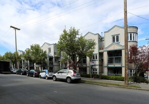 The Courtyards in Vancouver, BC - Building Photo
