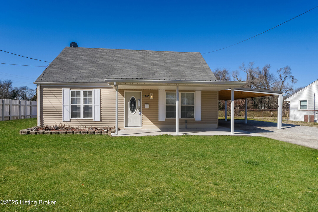 9338 Ponder Ln in Louisville, KY - Building Photo