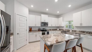 2587 Temple St in Sarasota, FL - Building Photo - Building Photo