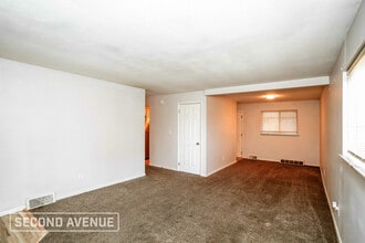 4656 Linda Dr in Cincinnati, OH - Foto de edificio - Building Photo