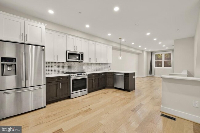property at 614 I St NE