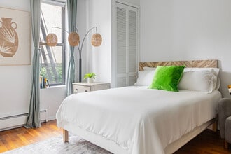 765 Washington St in New York, NY - Building Photo - Building Photo