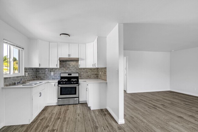 823 N Lagoon Ave in Los Angeles, CA - Building Photo - Building Photo