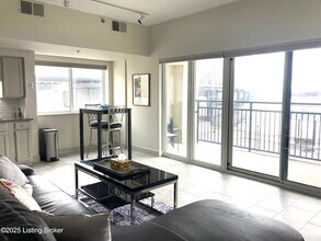 1 Riverpointe Plaza in Jeffersonville, IN - Building Photo - Building Photo