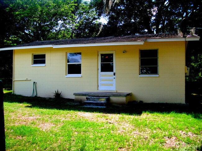 12327 Wyatt Ct in Dade City, FL - Building Photo - Building Photo