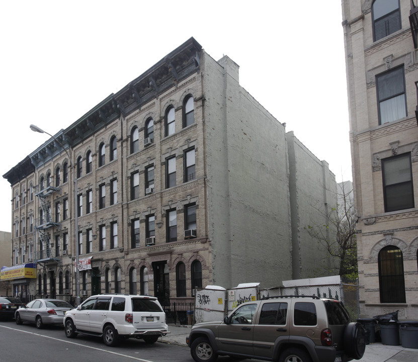 290 Willoughby Ave in Brooklyn, NY - Building Photo