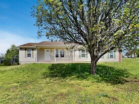 1200 Larzelere Ln in La Vergne, TN - Building Photo