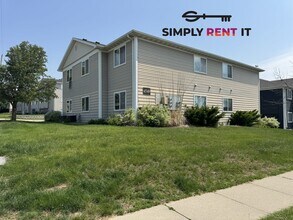 4549 Steinbeck St in Ames, IA - Building Photo - Building Photo
