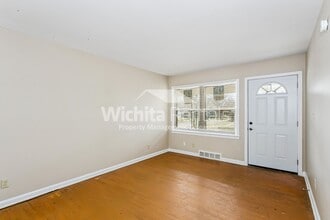 2103-2103 S Old Manor Rd in Wichita, KS - Building Photo - Building Photo