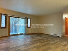 2736-33 1/2 33 1/2 Ave S in Fargo, ND - Building Photo - Building Photo