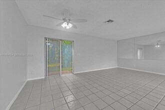 11050 Nautilus Dr in Hollywood, FL - Foto de edificio - Building Photo