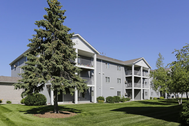 Flagstone Apartment Community in Fargo, ND - Building Photo - Building Photo