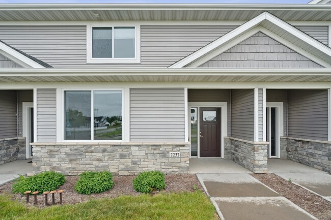 2232 Denison Ave in North Liberty, IA - Foto de edificio - Building Photo