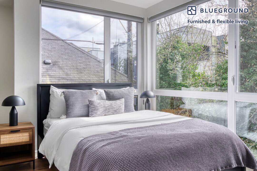 1305 E Marion St-Unit -FL2-ID723 in Seattle, WA - Building Photo