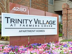 Trinity Village Apartments in Dallas, TX - Foto de edificio - Building Photo