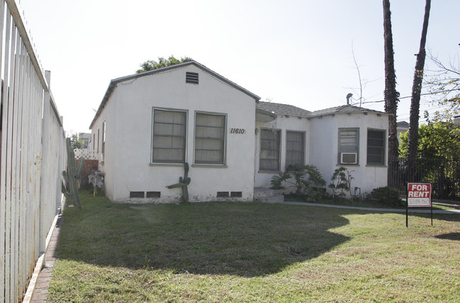 11610-11612 1/2 Hamlin St in North Hollywood, CA - Foto de edificio - Building Photo
