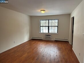 252 Collignon Way in River Vale, NJ - Building Photo - Building Photo