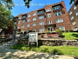 216 Emanuel Cleaver II Blvd. in Kansas City, MO - Building Photo