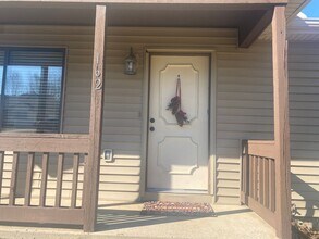 162 E Hillview Dr in Morgantown, WV - Building Photo - Building Photo