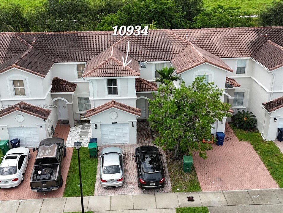 10934 SW 247th Ter in Homestead, FL - Building Photo