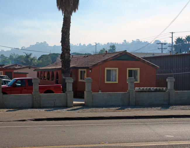 Bancroft Gardens in Spring Valley, CA - Building Photo - Building Photo