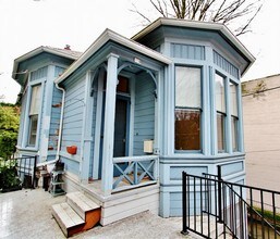 224 NW 20th Pl in Portland, OR - Building Photo - Building Photo