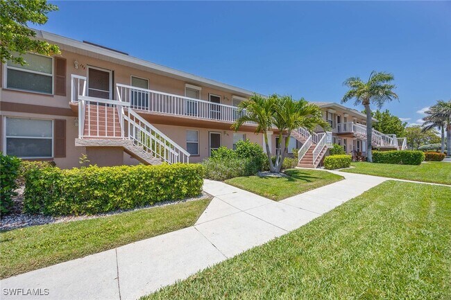 1015 Mainsail Dr in Naples, FL - Building Photo - Building Photo
