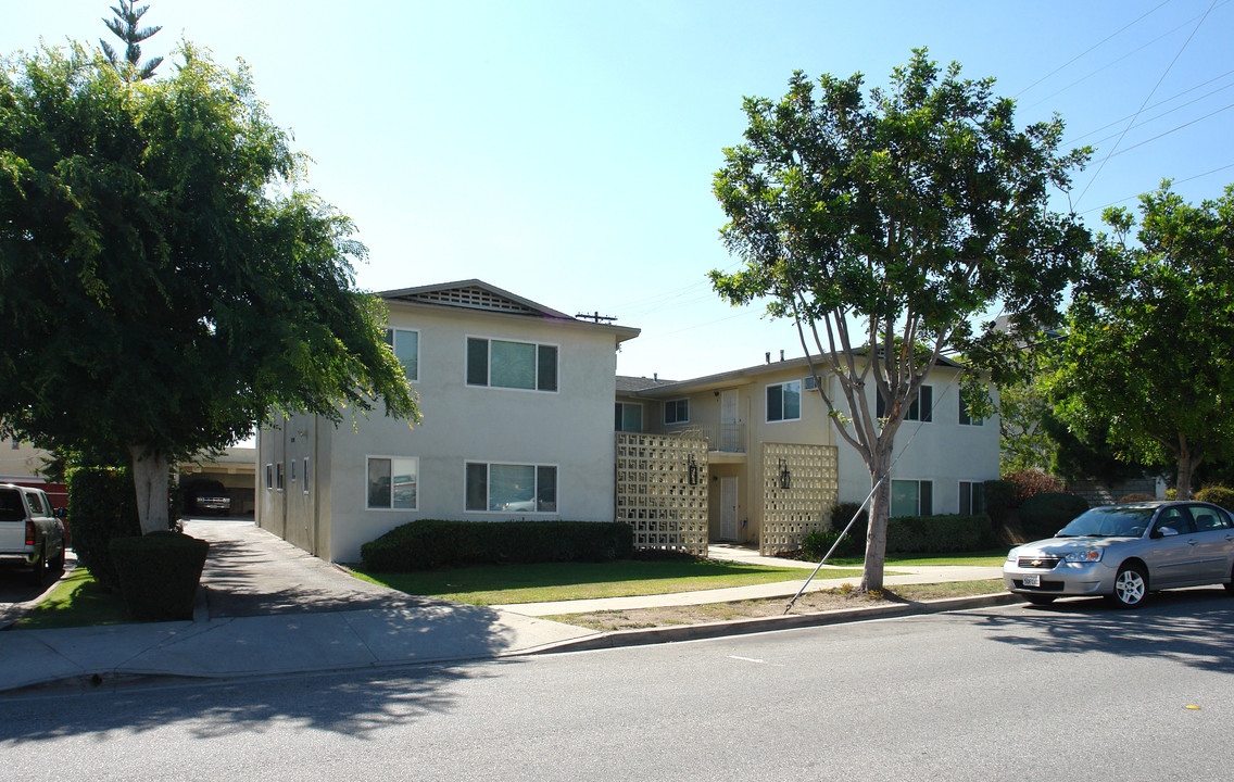 117 S Ivy Ave in Monrovia, CA - Foto de edificio