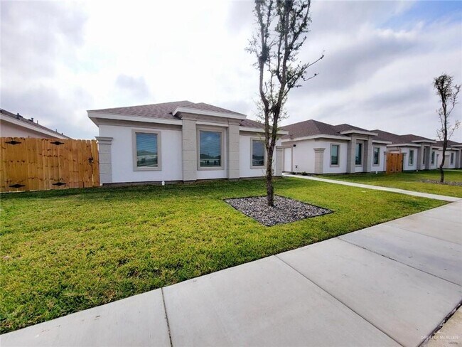 5805 Swallow Ave-Unit -2 in Palmhurst, TX - Building Photo - Building Photo