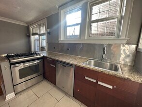 1354 W Greenleaf Ave in Chicago, IL - Building Photo - Building Photo