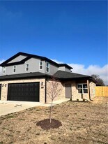 631 Cosmos St in Centerton, AR - Building Photo