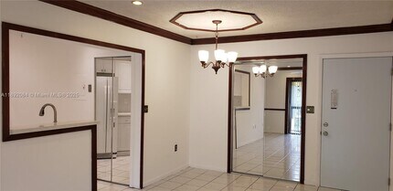 690 W Park Dr in Miami, FL - Building Photo - Building Photo