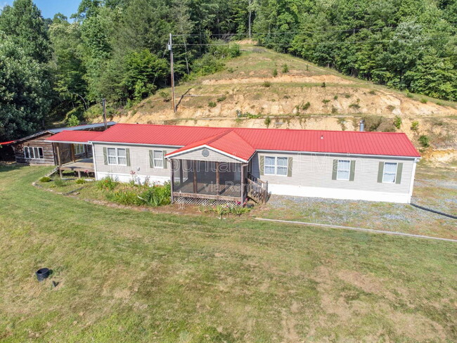 3113 Revere Rd in Marshall, NC - Building Photo - Building Photo