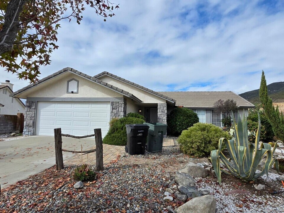 5736 N Crescent St in San Bernardino, CA - Building Photo