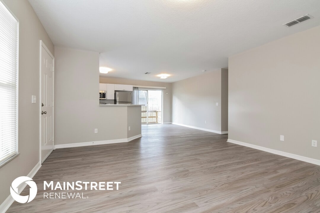 2204 E 99th Ave in Tampa, FL - Building Photo