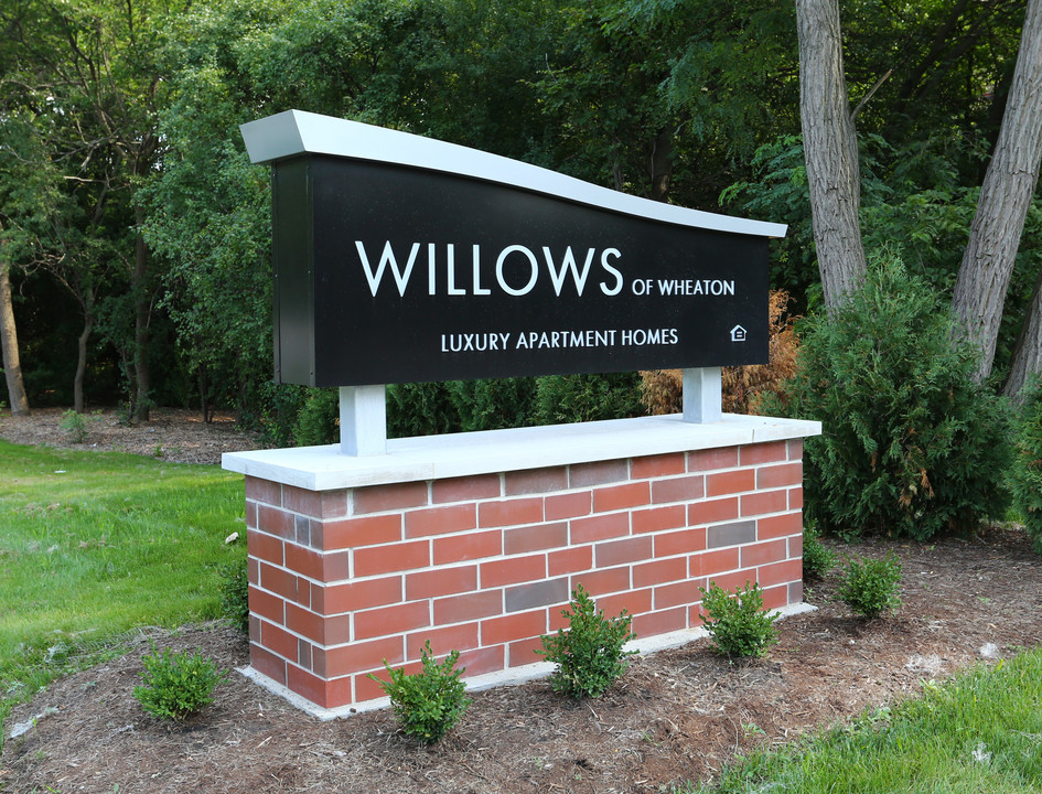 Willows of Wheaton in Wheaton, IL - Building Photo