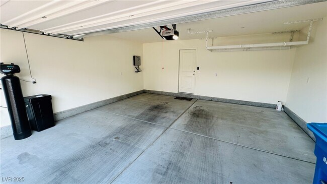 7933 Whisper Words Ave in Las Vegas, NV - Foto de edificio - Building Photo