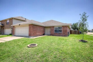 7000 Sylvan Meadows Dr in Fort Worth, TX - Building Photo - Building Photo