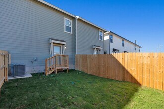 8631 Key Windy Way-Unit -1 in Converse, TX - Building Photo - Building Photo