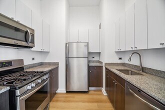 43-10 Crescent St, Unit 2620 in Queens, NY - Building Photo - Building Photo