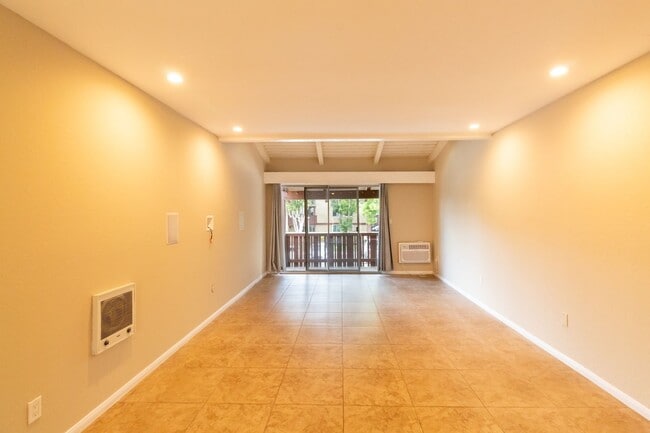 property at 1010 W MacArthur Blvd