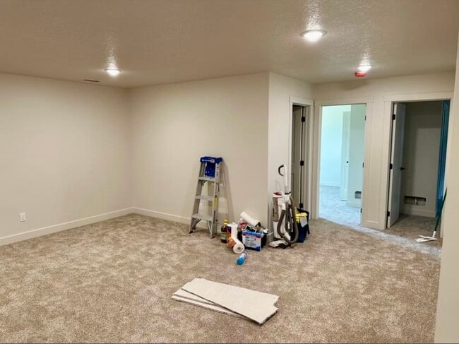 107 W Park Ave in Runnells, IA - Building Photo - Building Photo