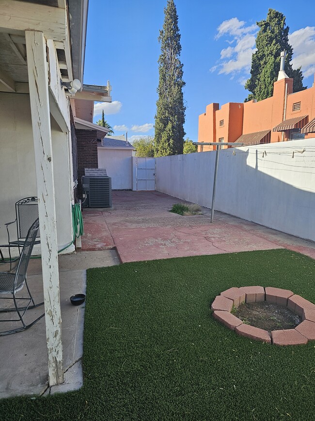 504 Cincinnati Ave in El Paso, TX - Foto de edificio - Building Photo