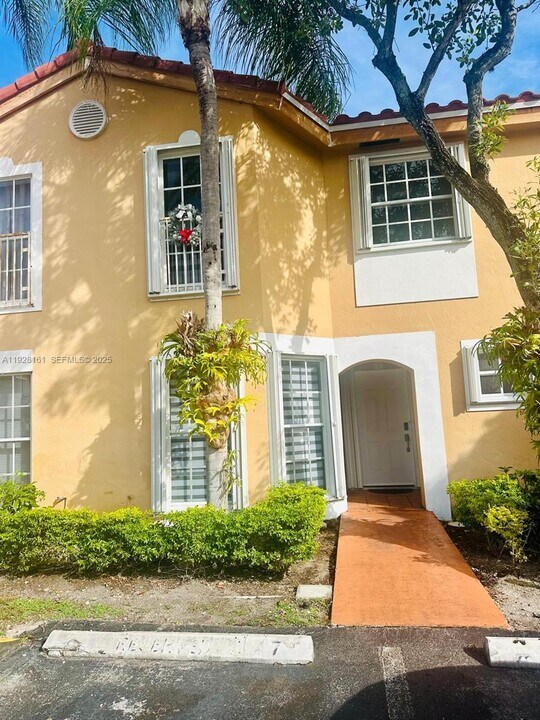 14345 SW 57th Ln in Miami, FL - Building Photo