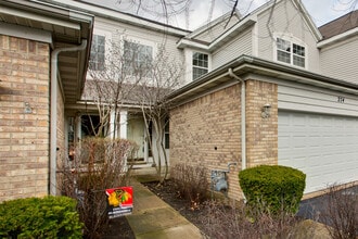 274 Bay Dr in Itasca, IL - Foto de edificio - Building Photo