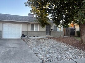 1168 West Cir, Unit 1166 in Woodland, CA - Building Photo