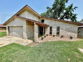 913 Clear Creek in Yukon, OK - Building Photo - Building Photo