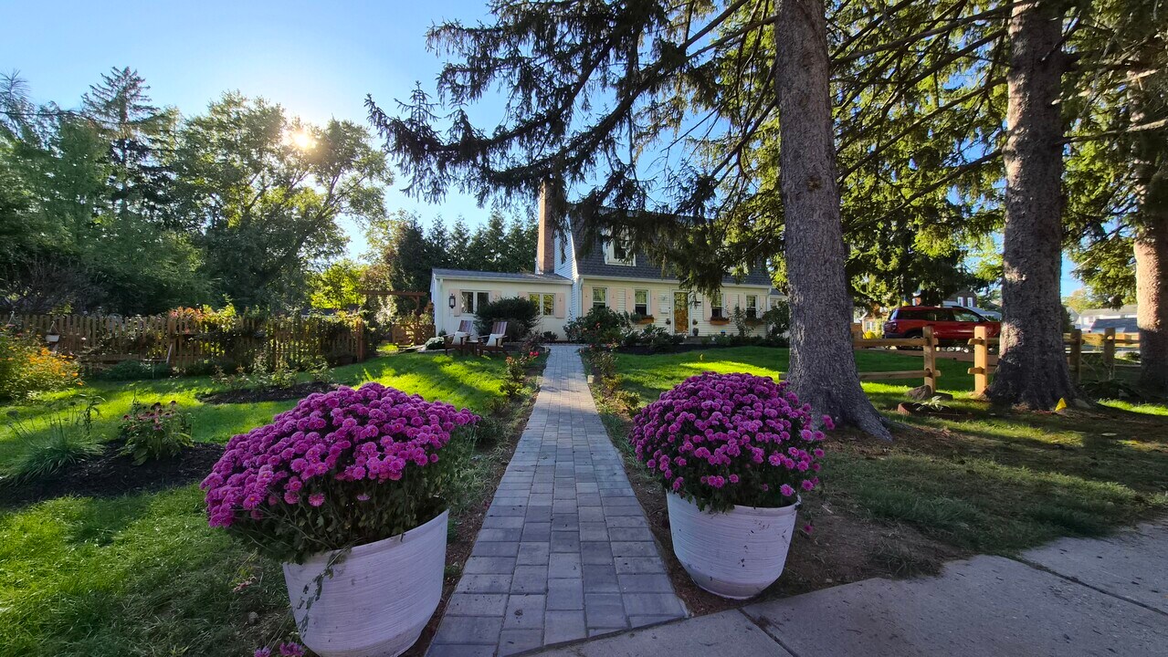 557 Park Rd in West Hartford, CT - Building Photo